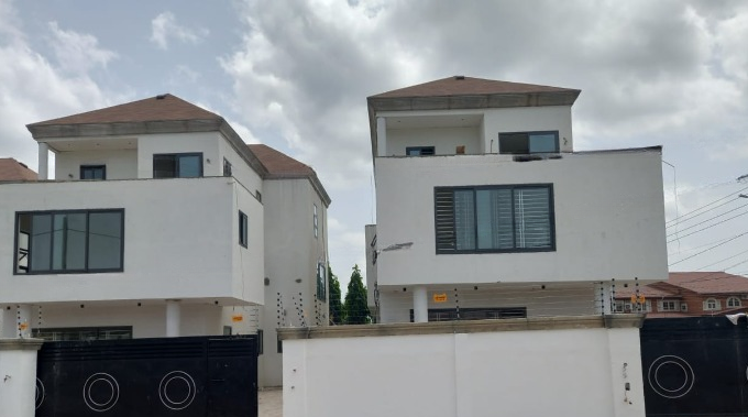 Front view of a spacious 5-bedroom family home with outhouse, located in the serene Roman Ridge neighbourhood