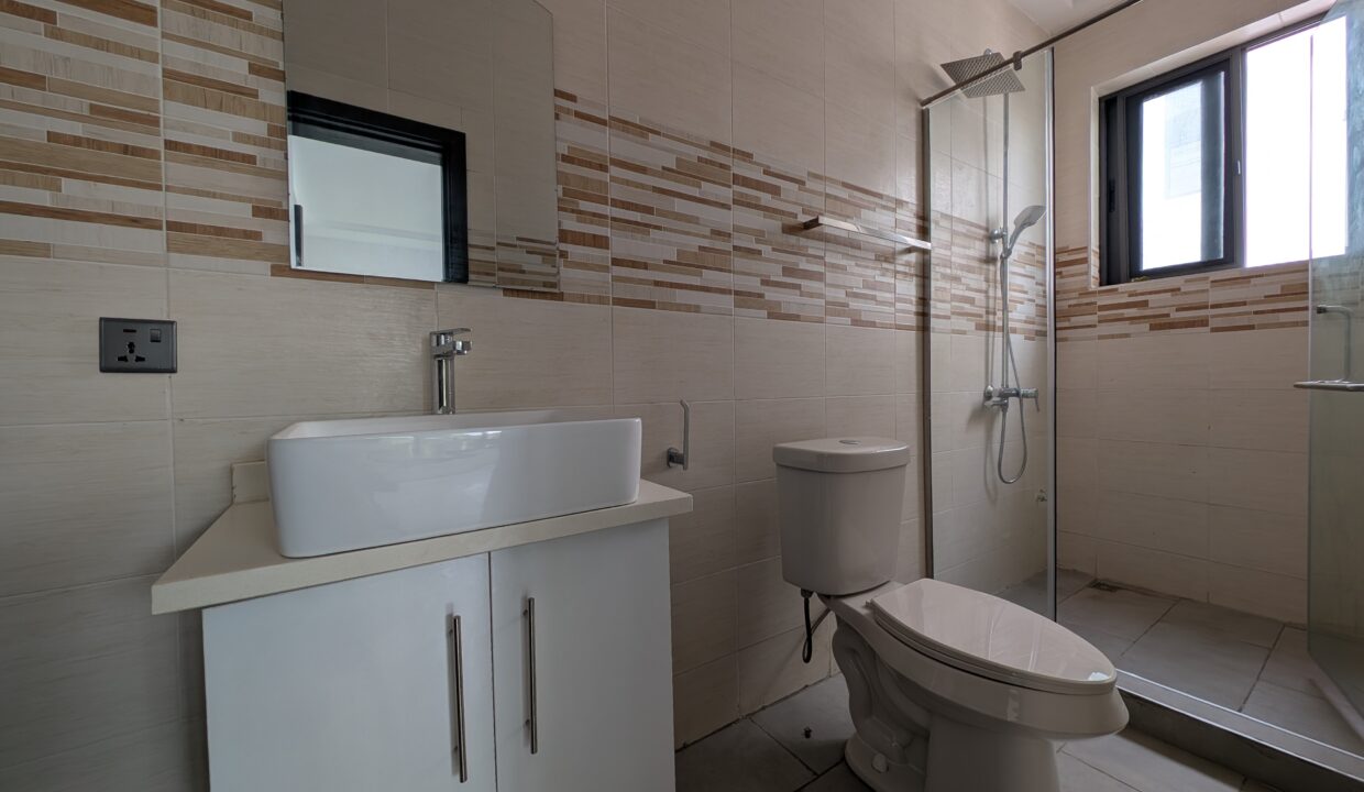 Modern Ensuite Bathroom.RAW-01.COVER