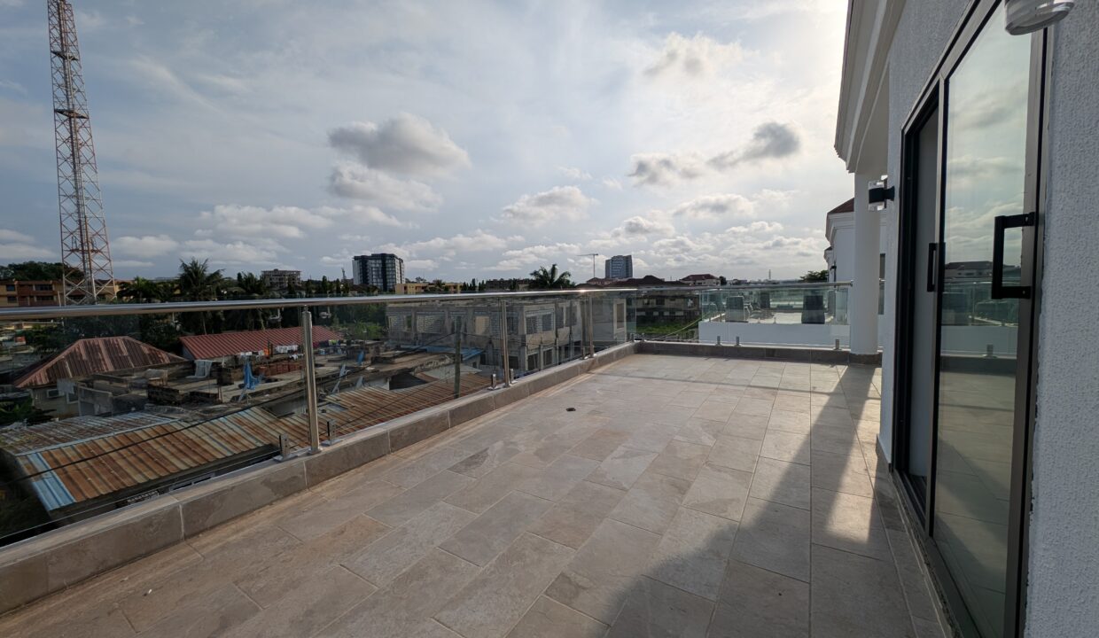Balcony View – Your Spacious Family Haven in Roman Ridge.RAW-01.COVER