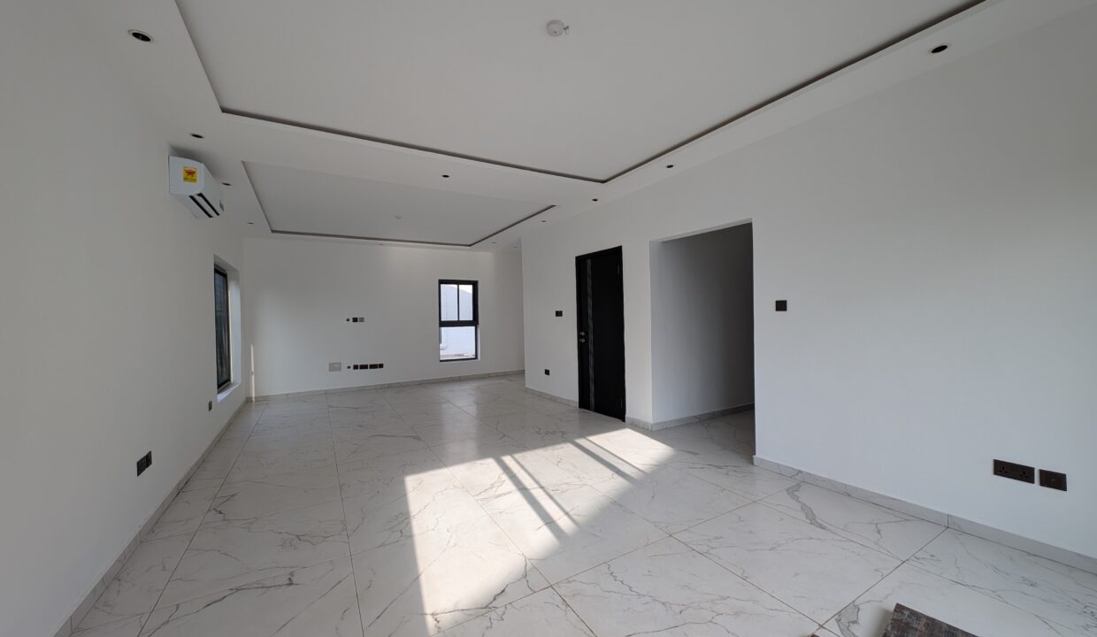 Ensuite Bedroom with Air-Conditioning and Wardrobe.RAW-01.COVER