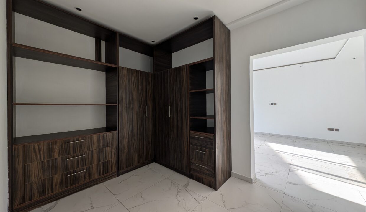 Ensuite Bedroom with Air-Conditioning and Wardrobe.RAW-01.COVER