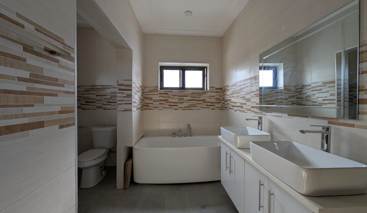 Modern Ensuite Bathroom